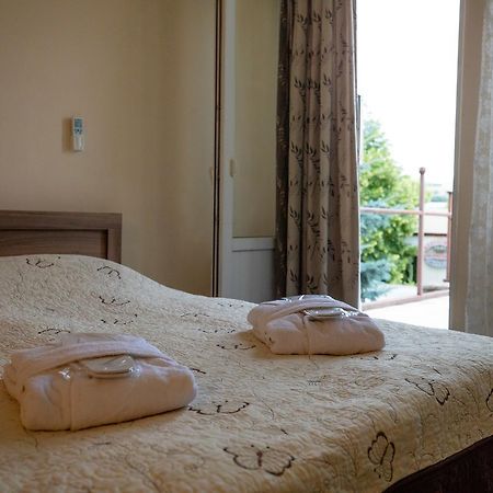 Leader Hotel Гори Екстериор снимка