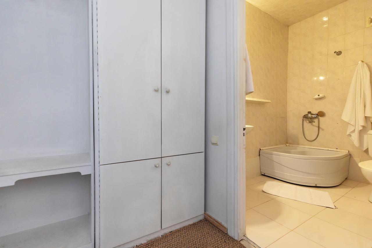 Leader Hotel Гори Екстериор снимка