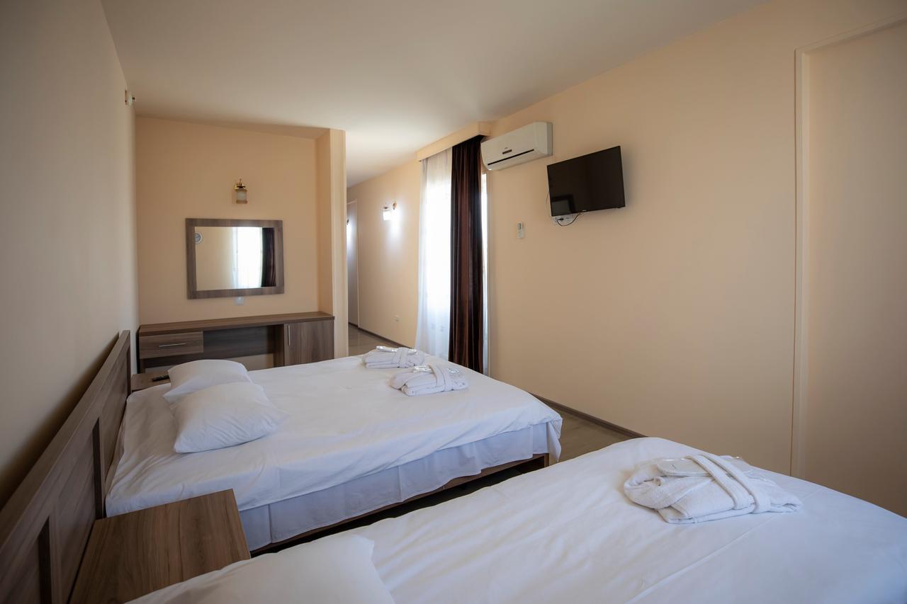 Leader Hotel Гори Екстериор снимка