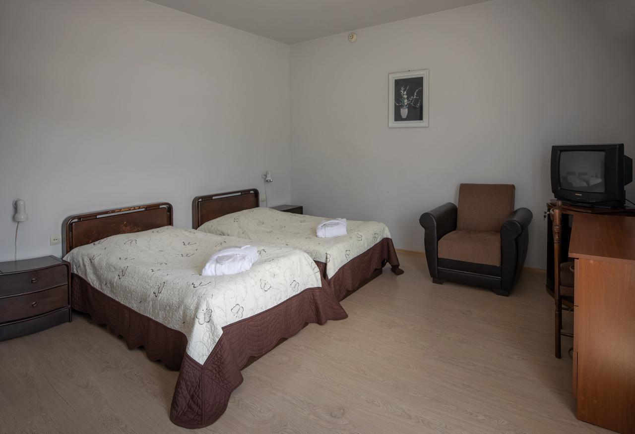 Leader Hotel Гори Екстериор снимка