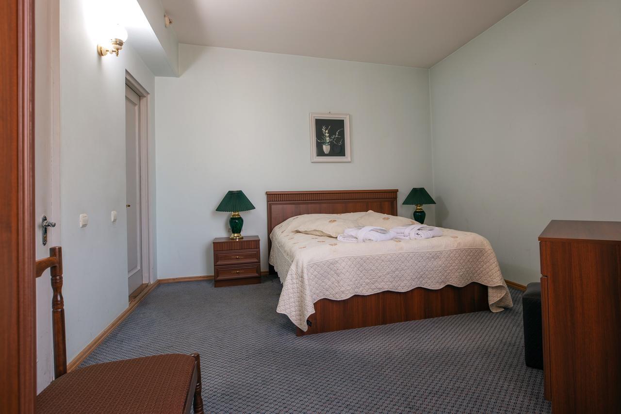 Leader Hotel Гори Екстериор снимка