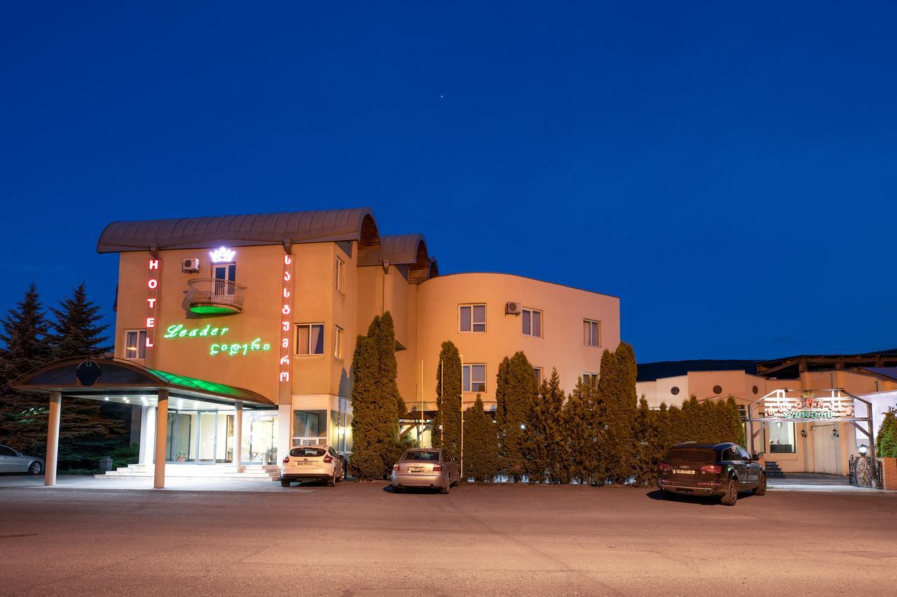 Leader Hotel Гори Екстериор снимка