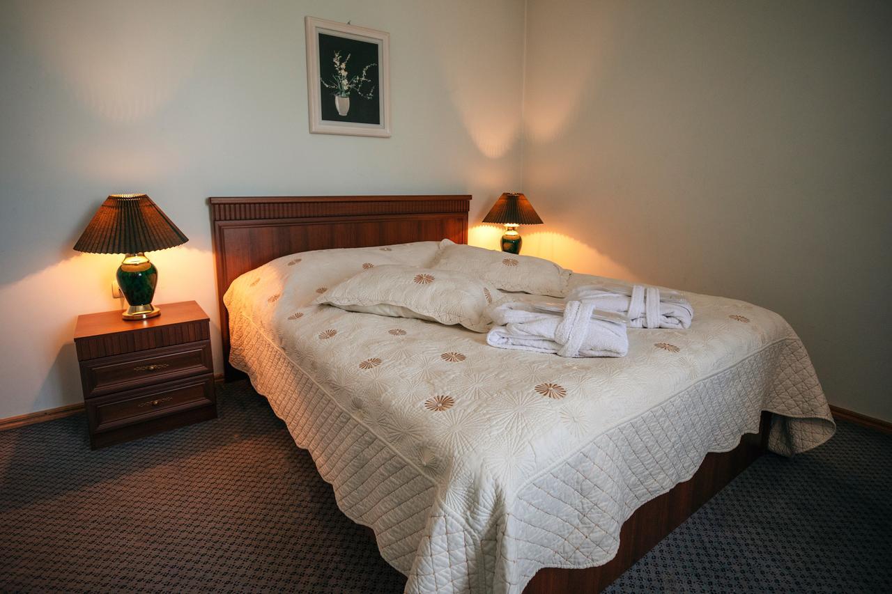 Leader Hotel Гори Екстериор снимка