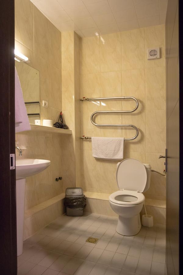 Leader Hotel Гори Екстериор снимка