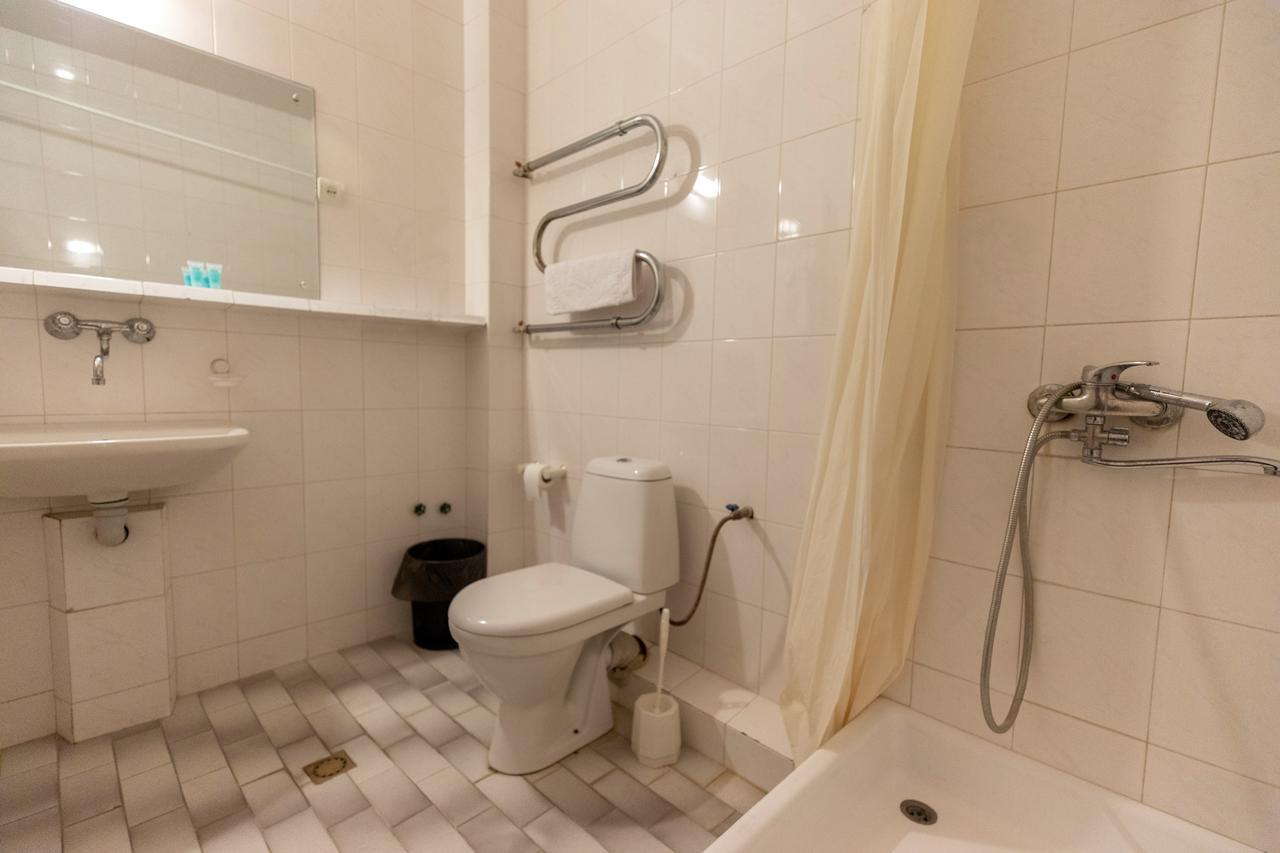 Leader Hotel Гори Екстериор снимка